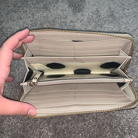 Cream Kate Spade Continental zip around wallet ♠️ - Picture 6 of 7